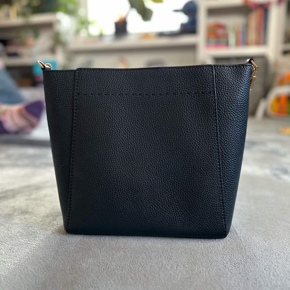 Tory Burch McGraw Pebbled Leather Bucket Bag | Black | Gold Hardware - Picture 2 of 15